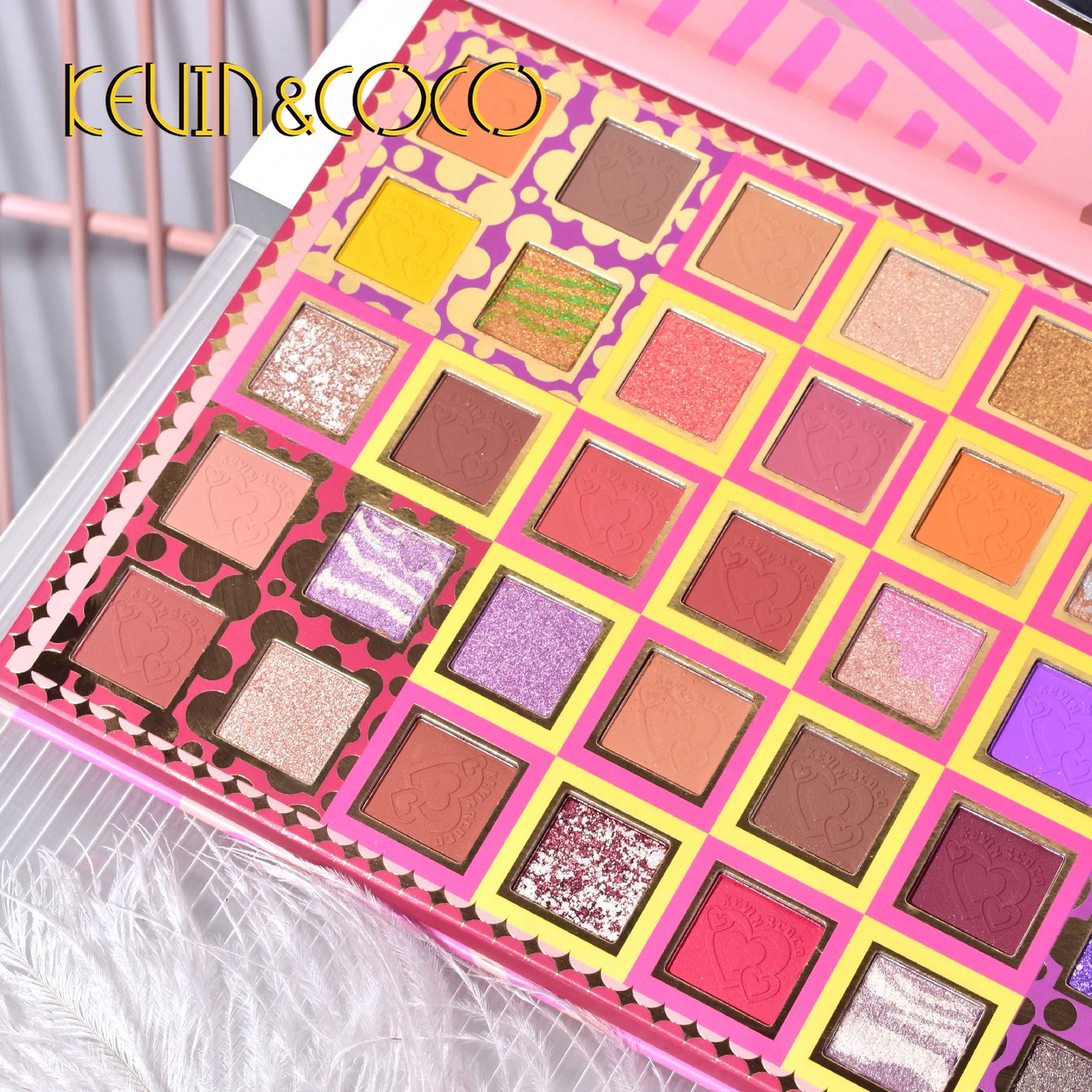 Paleta de sombras de ojos KEVIN & COCO de 40 colores con puntos divertidos