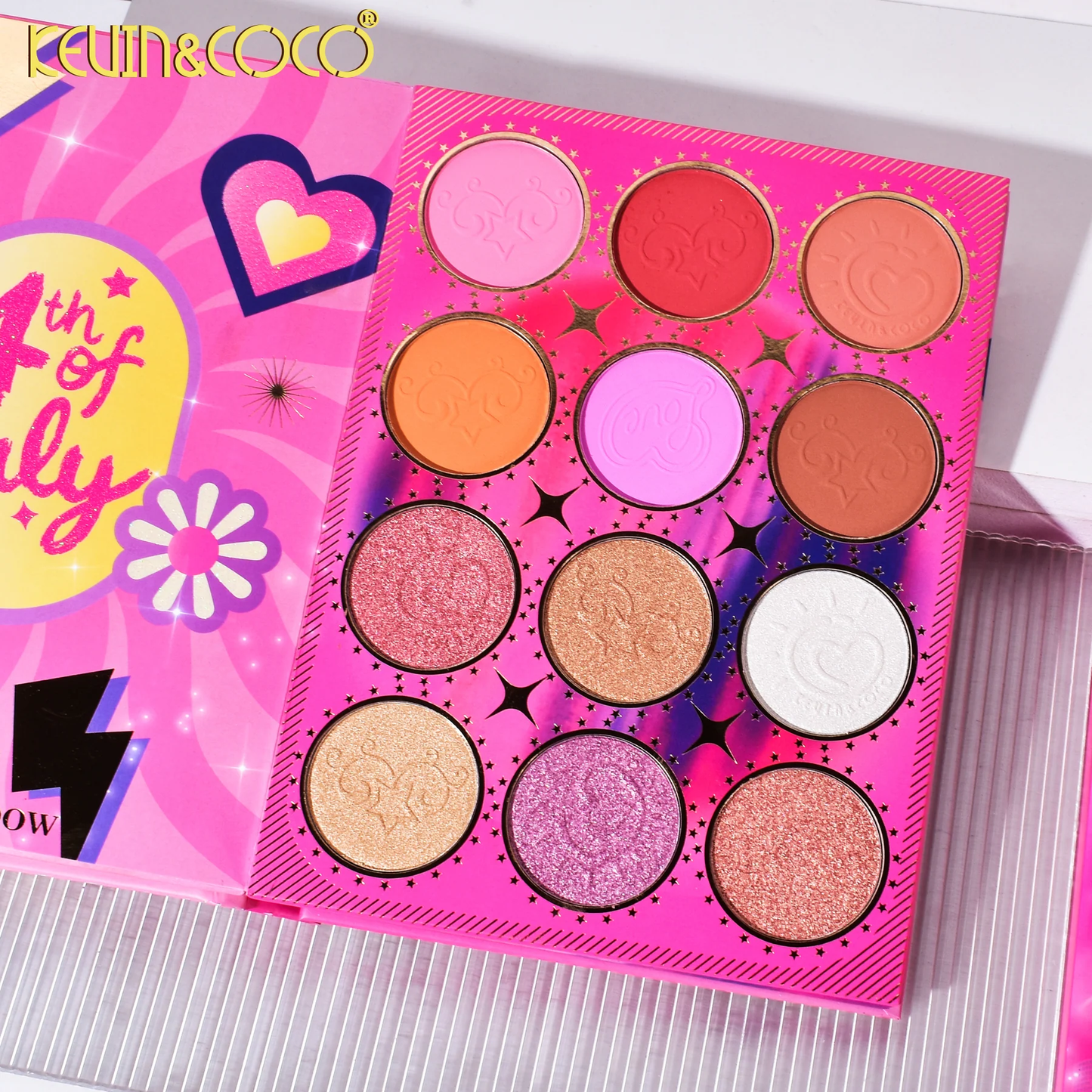 Paleta de sombras de ojos KEVIN & COCO Flag Girl de 82 colores