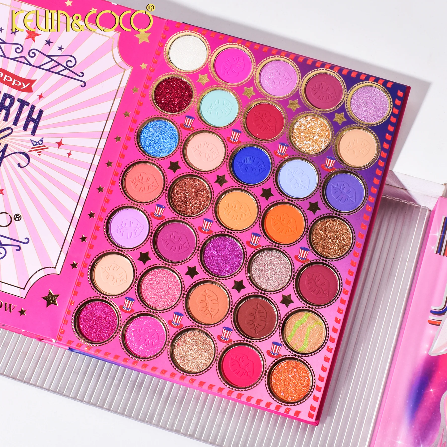 Paleta de sombras de ojos KEVIN & COCO Flag Girl de 82 colores