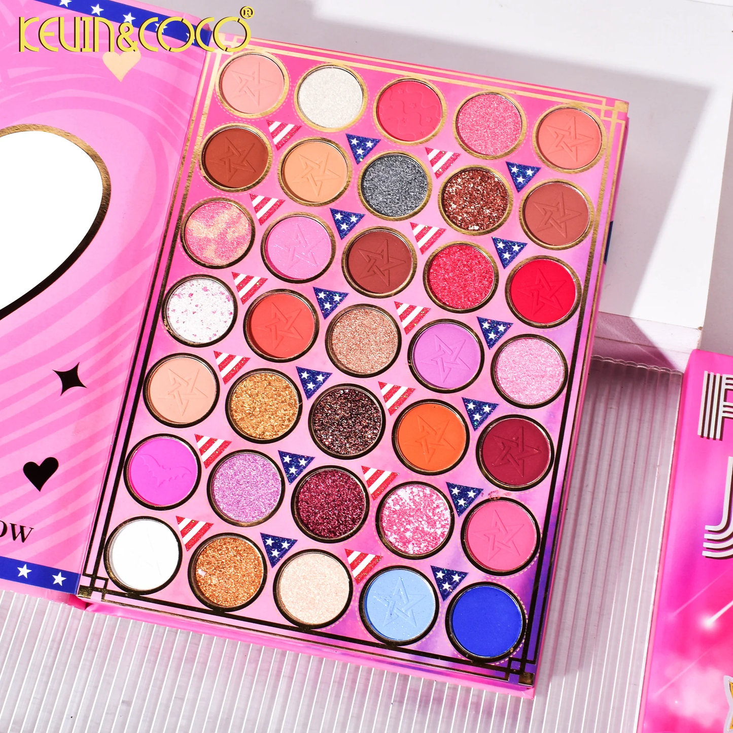 Paleta de sombras de ojos de 82 colores KEVIN & COCO Raibbit Girl