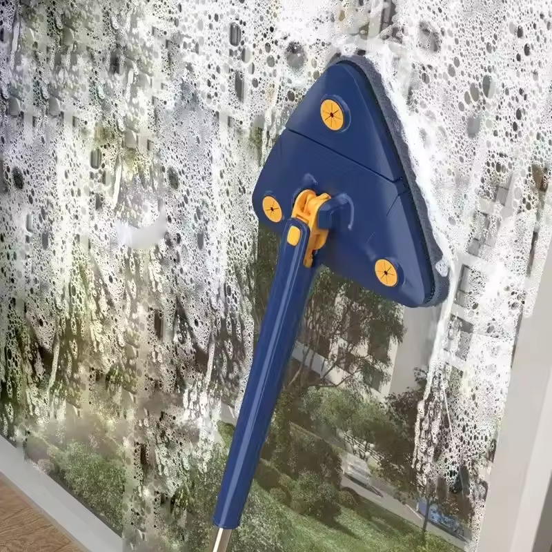 Fregona triangular ajustable de 360 grados para limpieza.
