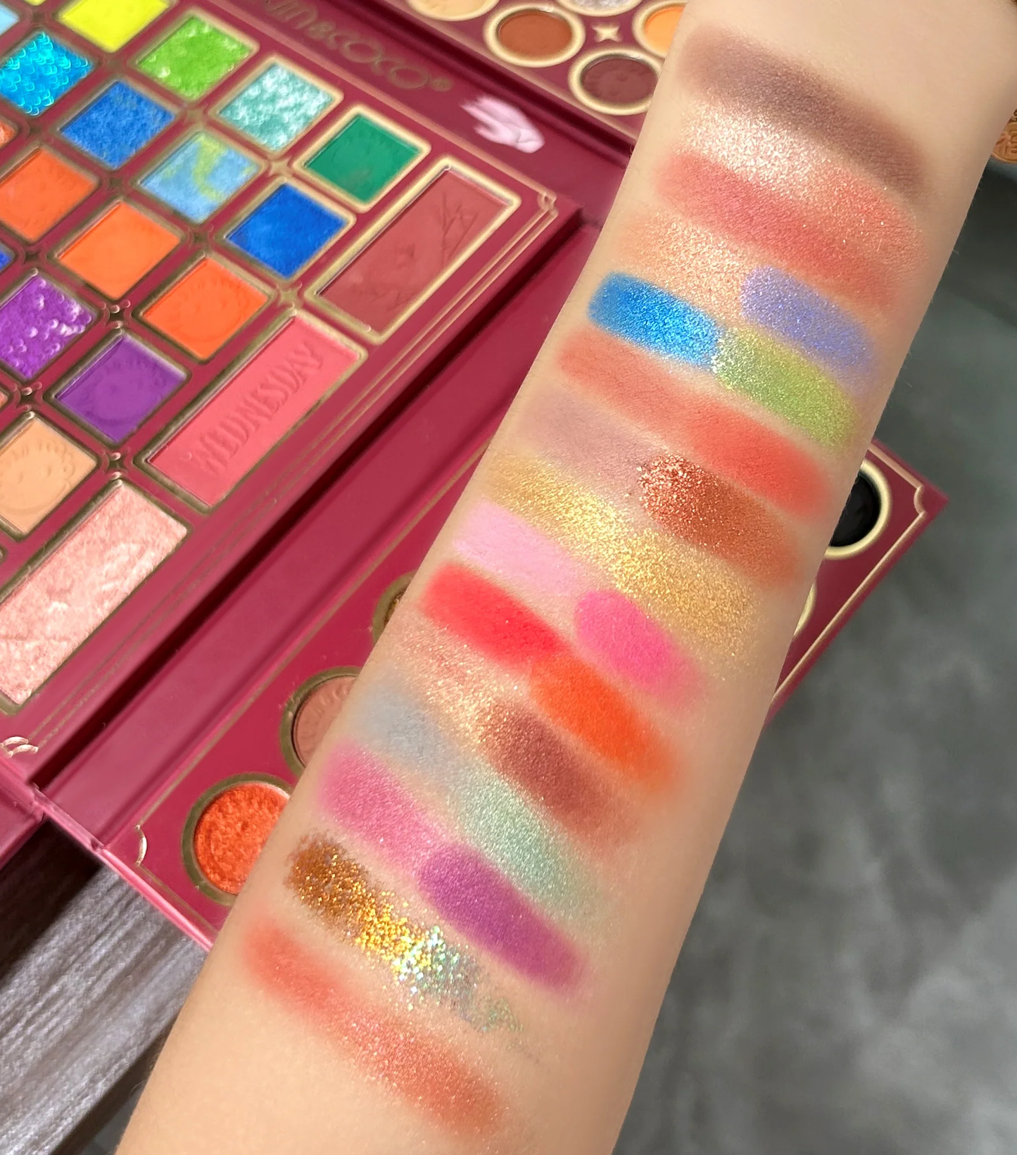 Paleta de sombras de ojos KEVIN&COCO Wednesday Girl de 105 colores