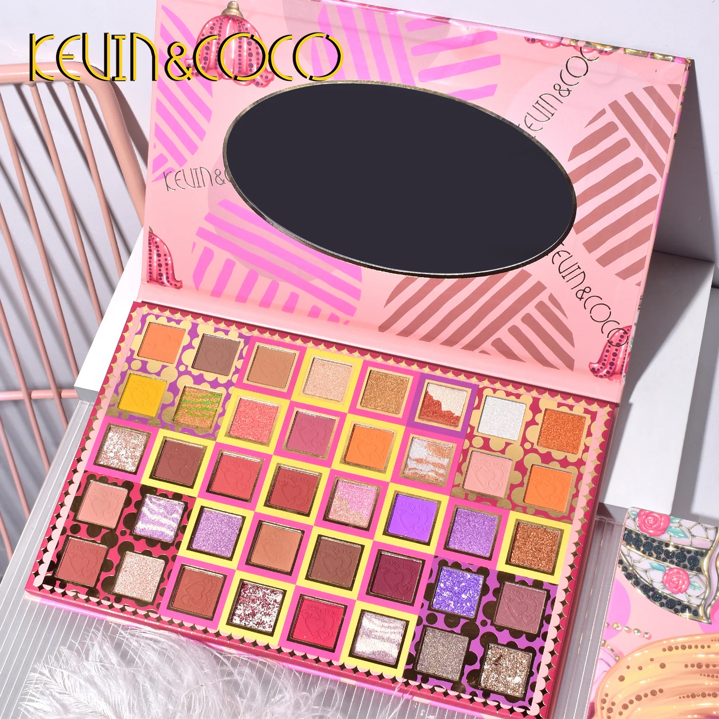Paleta de sombras de ojos KEVIN & COCO de 40 colores con puntos divertidos