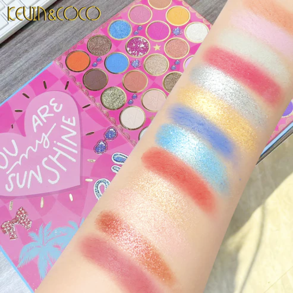 Paleta de sombras de ojos de KEVIN & COCO Barbie Dreams 82 colores